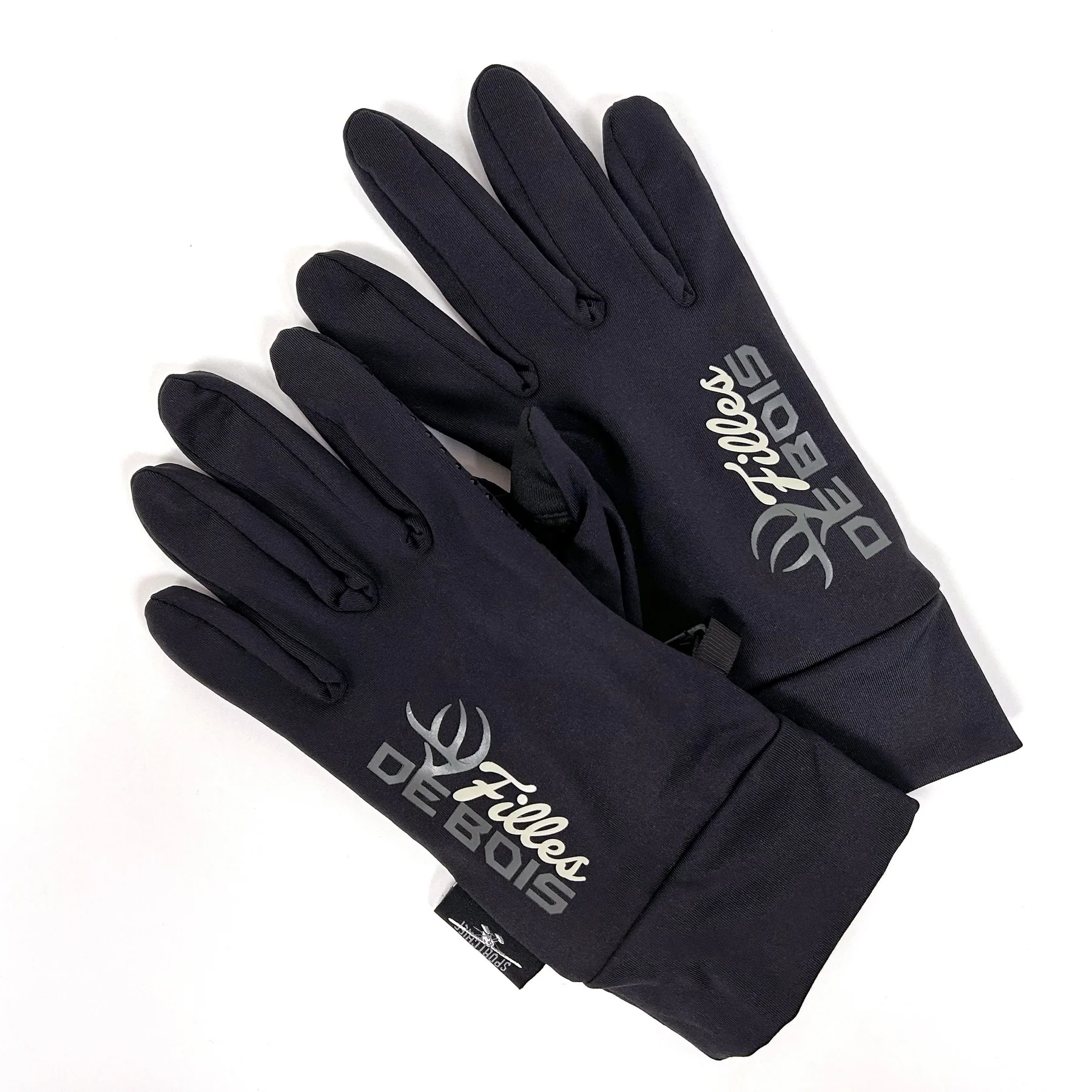 Paire de gants noirs avec l'inscription "Filles De Bois" imprimée en argent au dos de chaque gant. Les gants semblent être faits d'un tissu lisse et sont disposés à plat avec les logos clairement visibles.