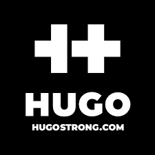 Un fond noir avec deux signes plus blancs en haut. Sous les signes plus, le mot « HUGO » est écrit en lettres blanches en gras. En bas, le texte « HUGOSTRONG.COM » est écrit en lettres blanches plus petites.