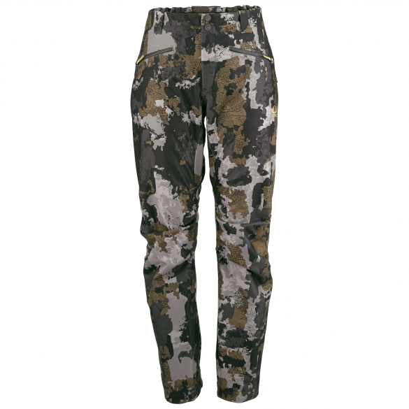 Un pantalon de camouflage principalement dans les tons de vert, de marron et de gris, conçu avec un motif adapté aux activités de plein air. Le pantalon est doté d'une braguette zippée, d'une fermeture à boutons et de poches latérales zippées.