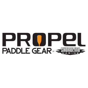 Logo pour Propel Paddle Gear de Shoreline Marine. Le mot « PROPEL » est écrit en gras, avec une pagaie orange à l'intérieur du « O ». En dessous, « PADDLE GEAR » est en texte plus petit et « SHORELINE MARINE » est dans une police stylisée avec des graphiques de vagues.