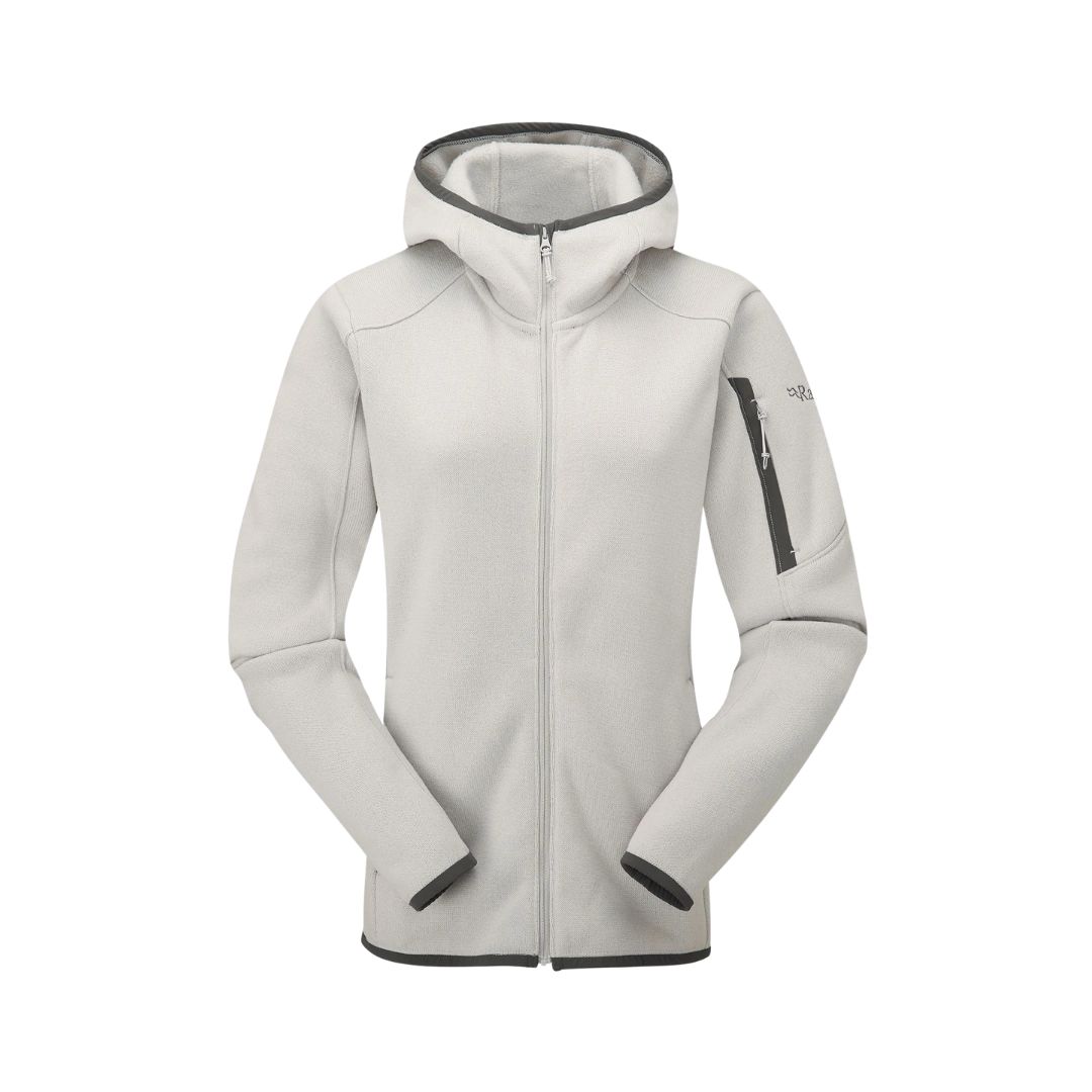 Veste à capuche grise avec fermeture éclair sur toute la longueur, manches longues et poche zippée sur le bras gauche. Le tissu semble chaud et ajusté, adapté aux activités de plein air. La veste est présentée sur un fond blanc.