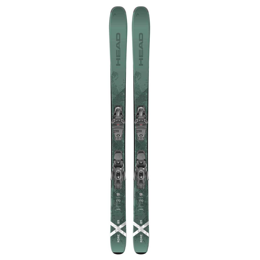 Une paire de skis HEAD verts présentés verticalement. Les skis sont dotés de fixations noires et de graphismes détaillés avec des motifs de montagne. L'indicateur de longueur indique 170 cm et d'autres spécifications sont inscrites sur les skis.