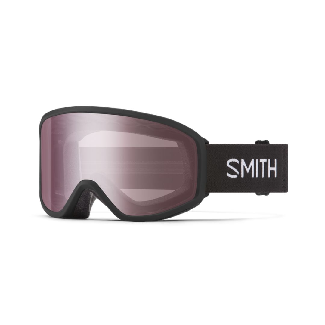 Une paire de lunettes de ski avec une monture foncée et des verres teintés. La sangle élastique noire porte le mot "SMITH" en lettres blanches.