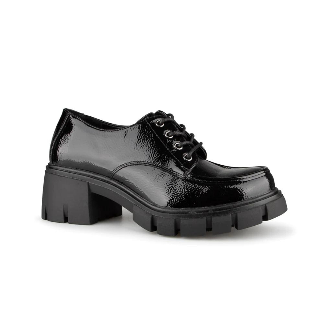 CHAUSSURE URBAINE ALBERTO LIMAO POUR FEMME couleur noir vu de la chaussure droite entièrement noire lustrée de profil droit