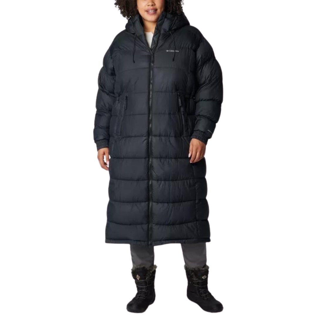 MANTEAU LONG ISOLÉ COLUMBIA PINE LAKE II POUR FEMME couleur 010-BLACK vu du manteau noir porté par une femme vue de face le manteau arrivant mi-mollet