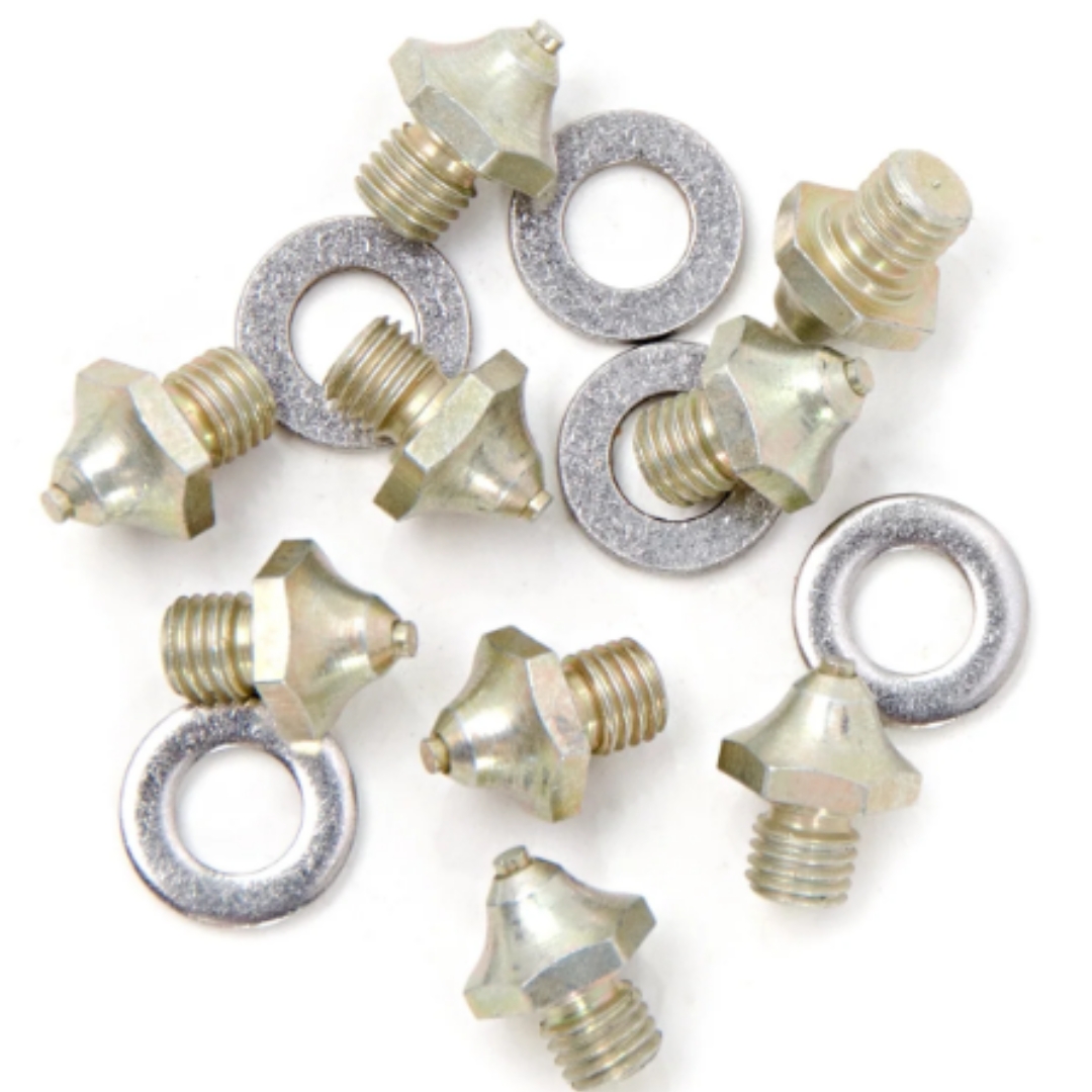 L'ensemble Korkers Casttrax carbide spike de comprend des pointes filetées en carbure de couleur or et des rondelle de sécurité en argent . 