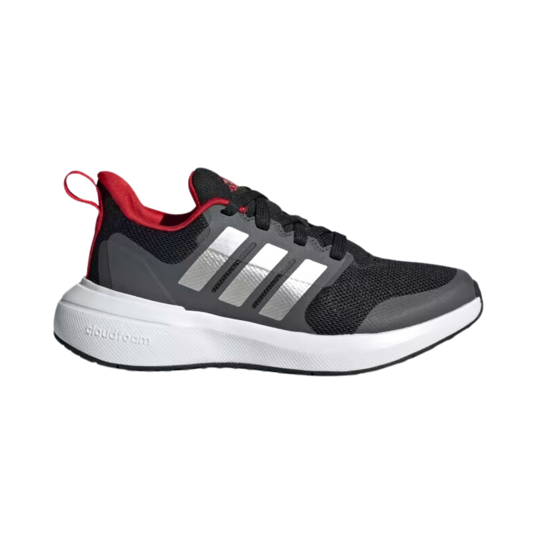 CHAUSSURE DE marche ADIDAS FORTARUN 2.0 CLOUDFOAM POUR ENFANT couleur charcoal vue de la chaussure noire, grise, bandes argentées et détails rouge de profil droit