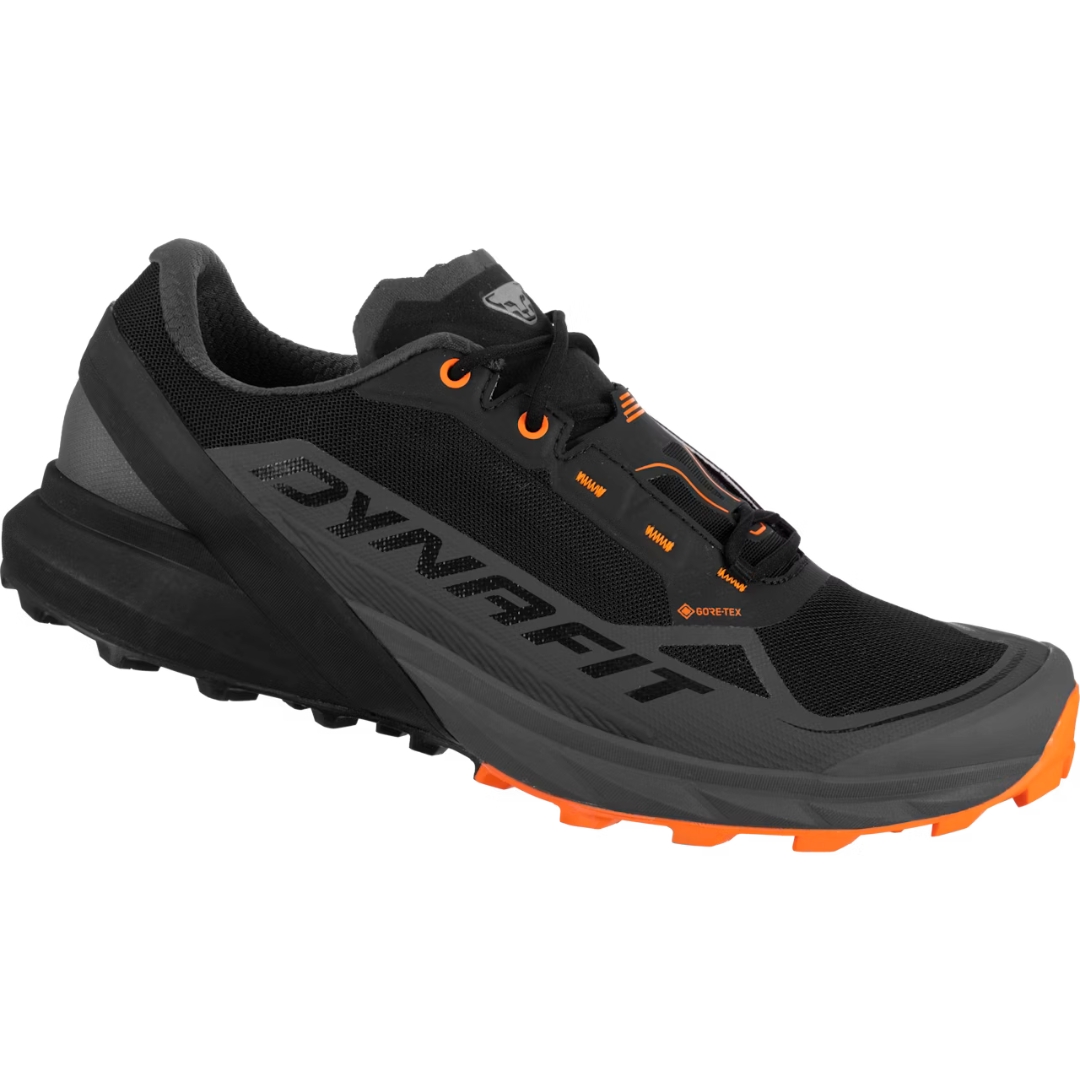 CHAUSSURE DE COURSE DYNAFIT ULTRA 50 REFLECTIVE GTX POUR HOMME couleur MAGNET/BLACK OUT vue de la chaussure droite de couleur noire et orange fluo de profil droit