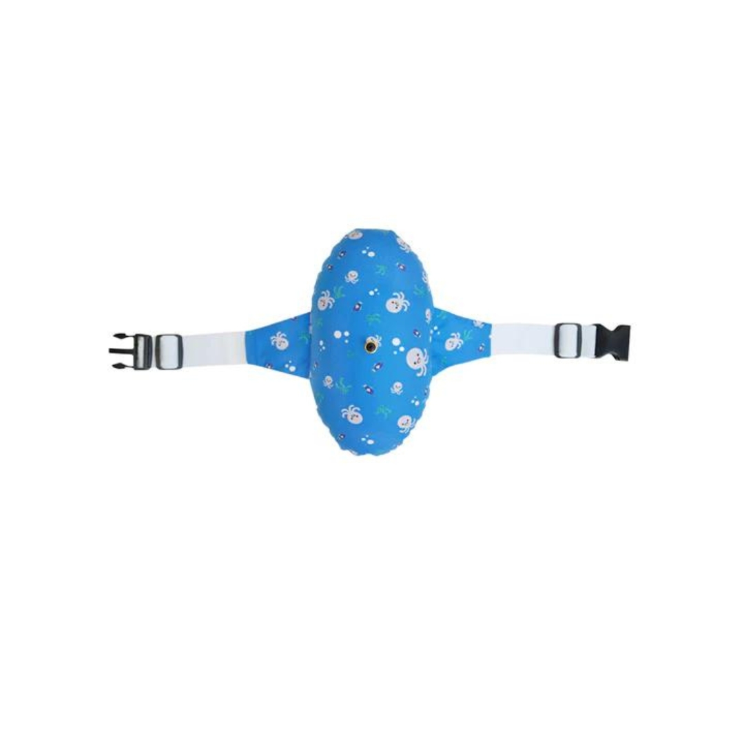 BALLON DE FLOTTAISON DORSAL AQUAM POUR ENFANT couleur BLEU PIEUVRE vu du ballon bleu avec motifs de pieuvre blanches de face avec les sangles visibles